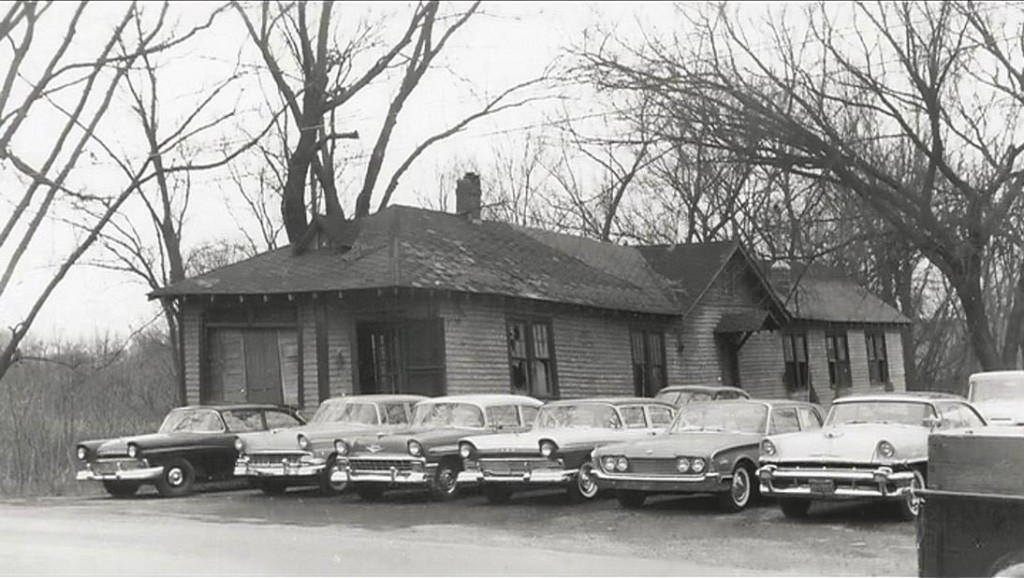 Old Building with cars Eddyville Old Building with cars Eddyville