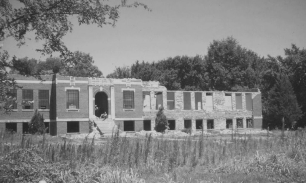 old Eddyville school comes down